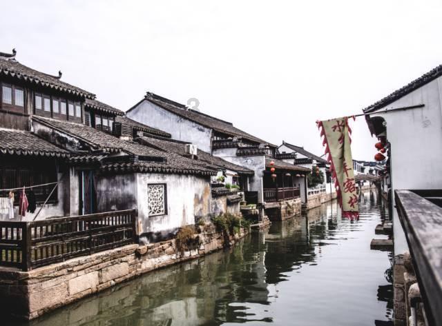 逃离违建房屋6